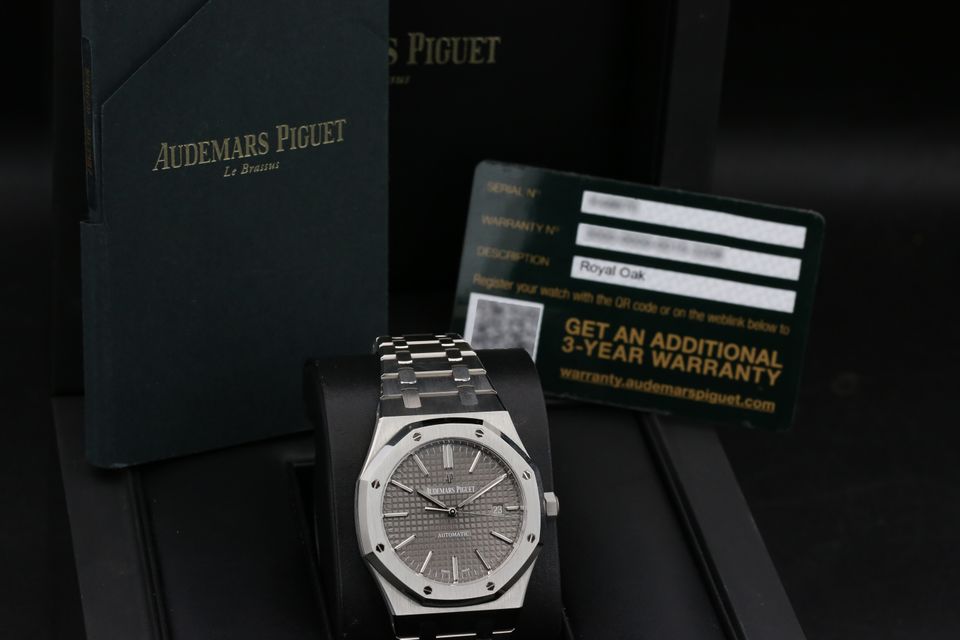 Audemars Piguet Royal Oak 15400ST.OO.1220ST.04 Image 7